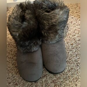 Women’s Isotoner indoor/outdoor booties size 8.5/9